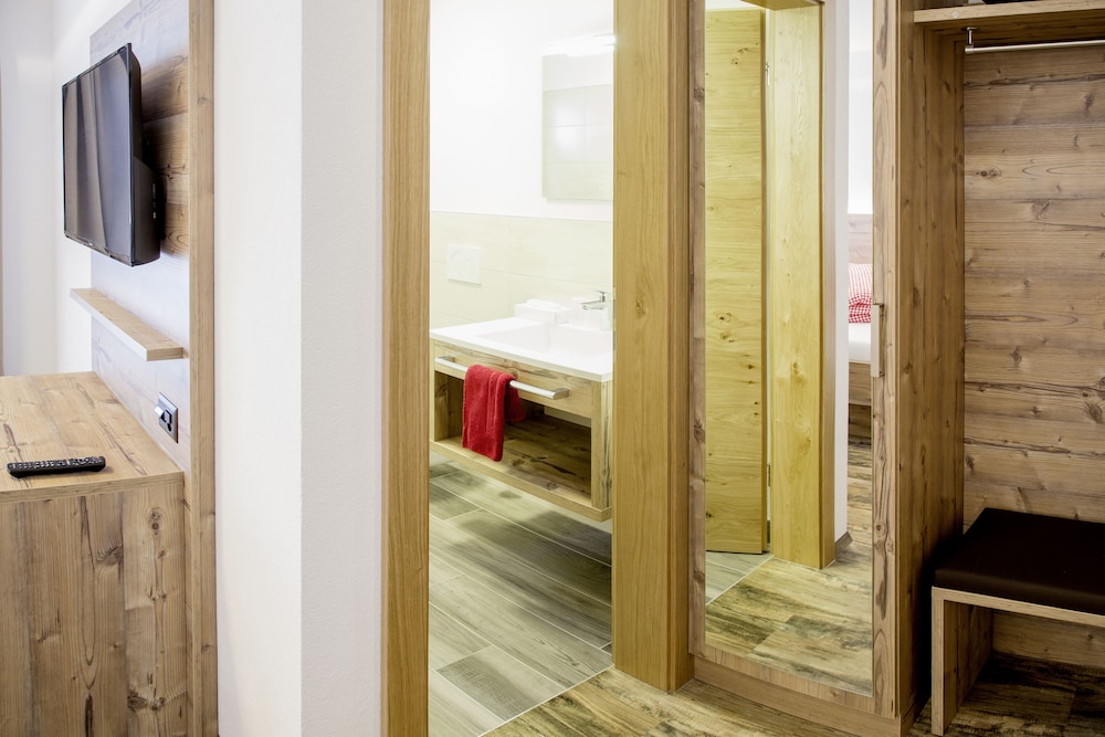 Double Room (max. 3 pax) photo 2