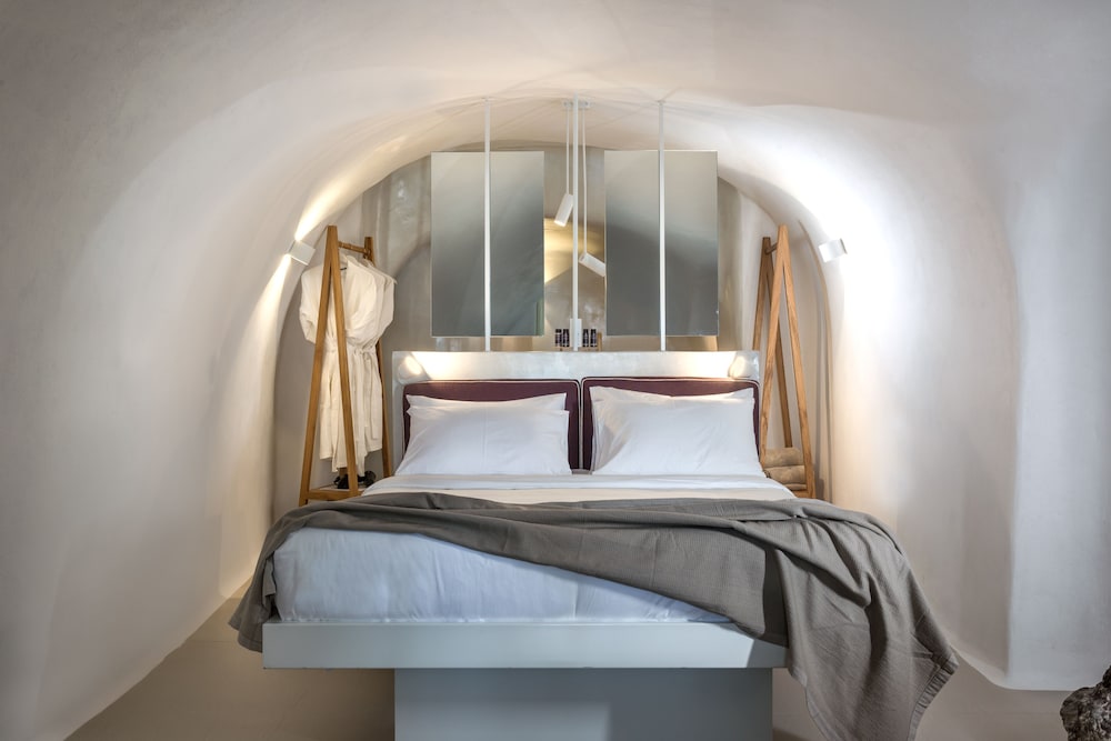 Superior Studio Suite, 1 Queen Bed, Sea View