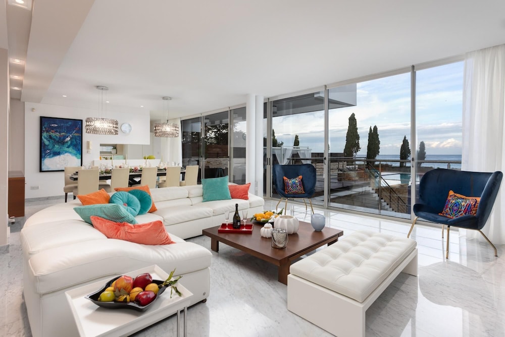 Villa photo 1