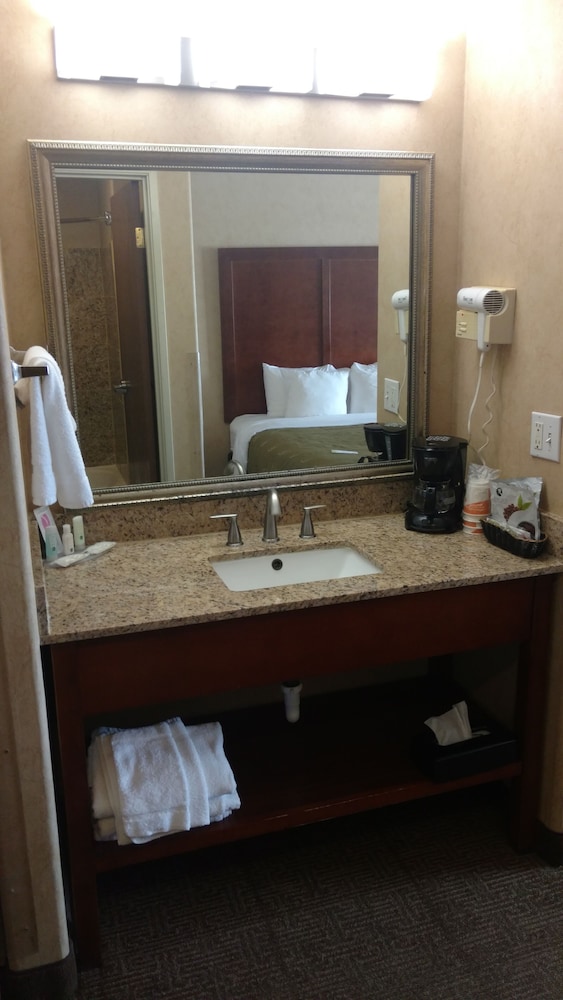Standard Room, 2 Queen Beds, Non Smoking - Photo 7