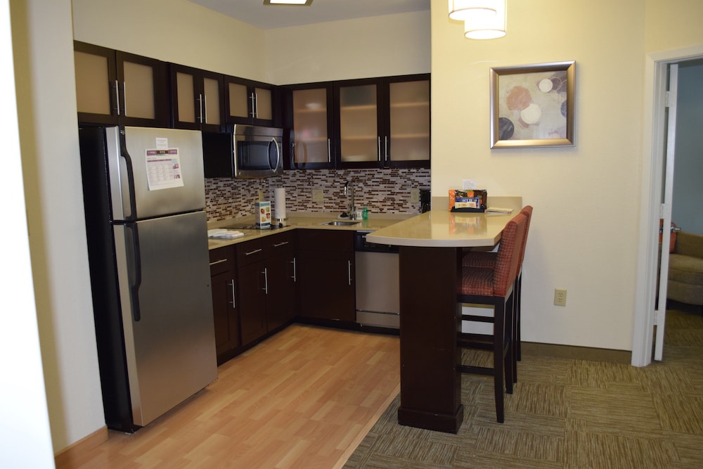 Suite, 2 Bedrooms, Kitchen - Photo 1