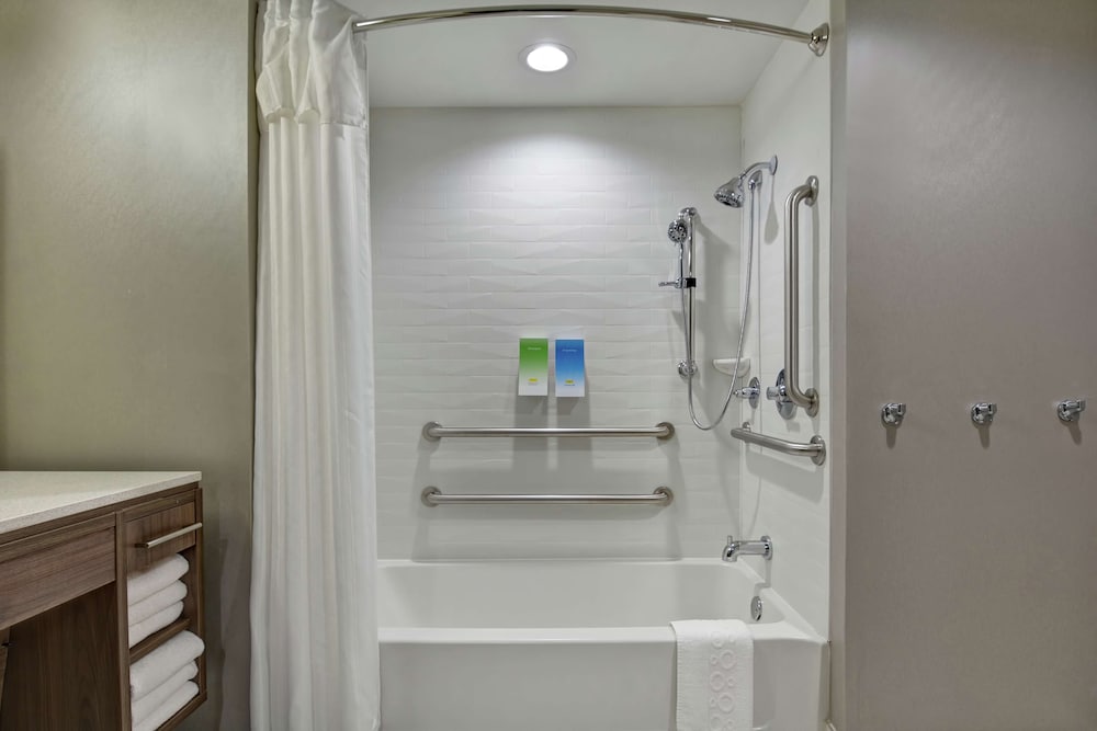 Studio, 2 Queen Beds, Accessible, Bathtub - Photo 3