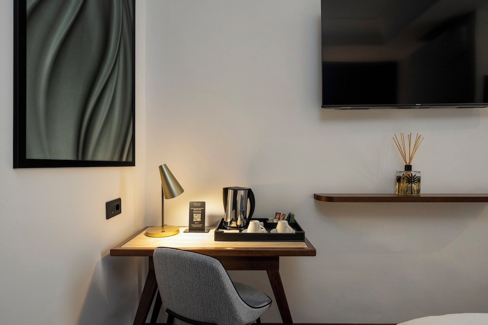Deluxe Double Room, City View photo 3