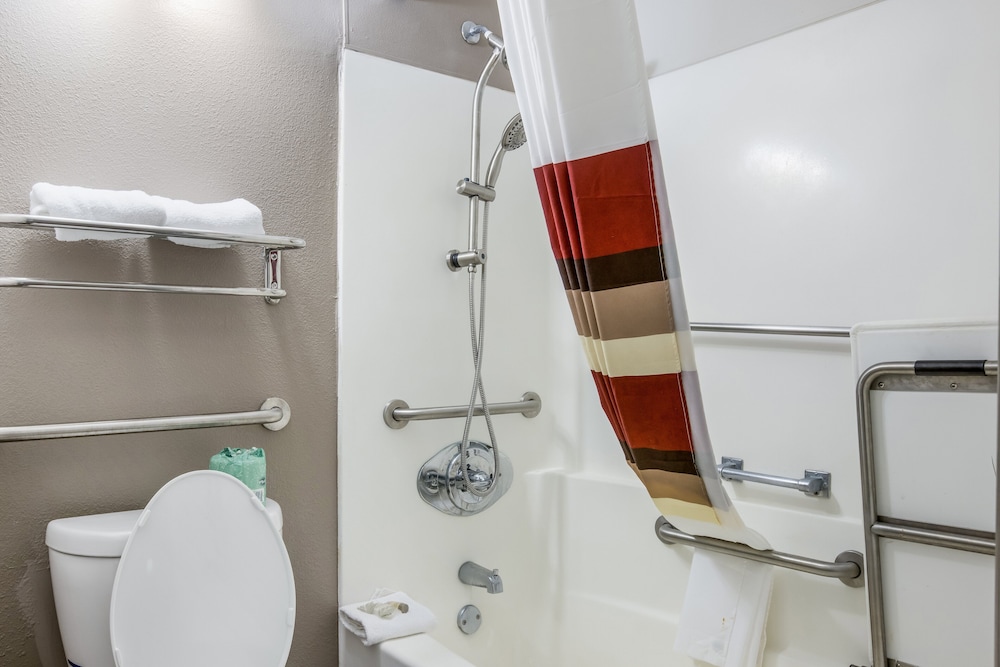 Deluxe Room, 1 King Bed, Accessible, Non Smoking - Photo 3
