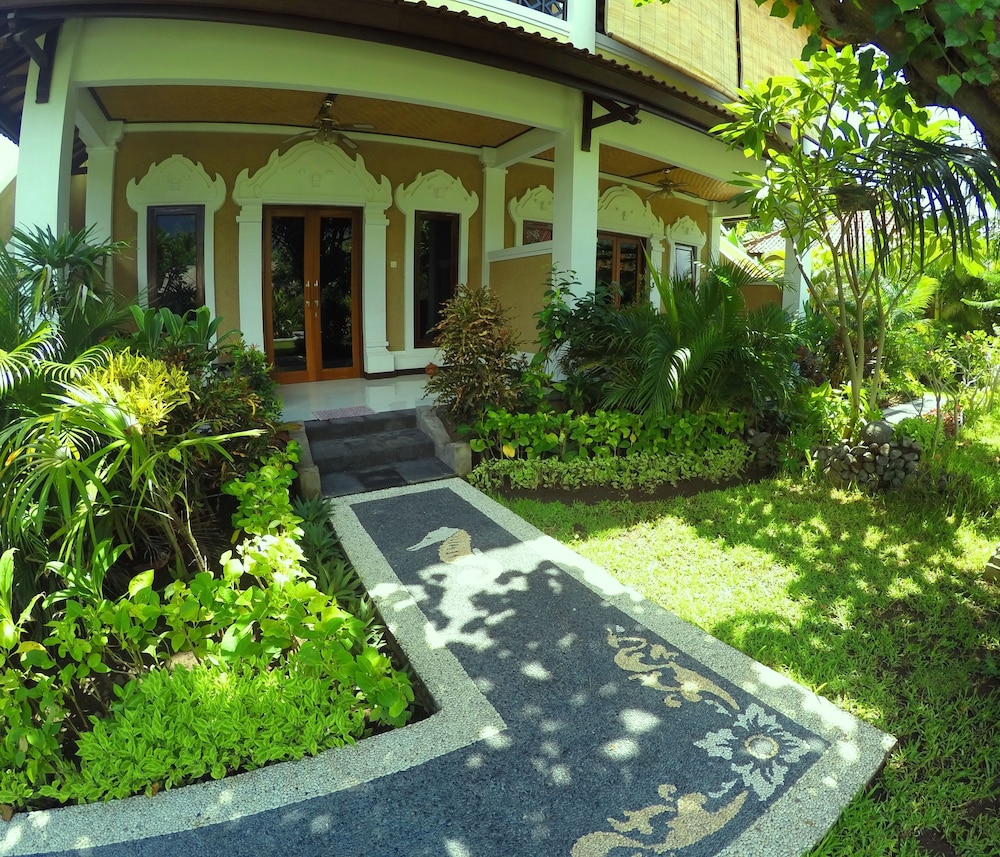 Deluxe Bungalow with AC photo 2