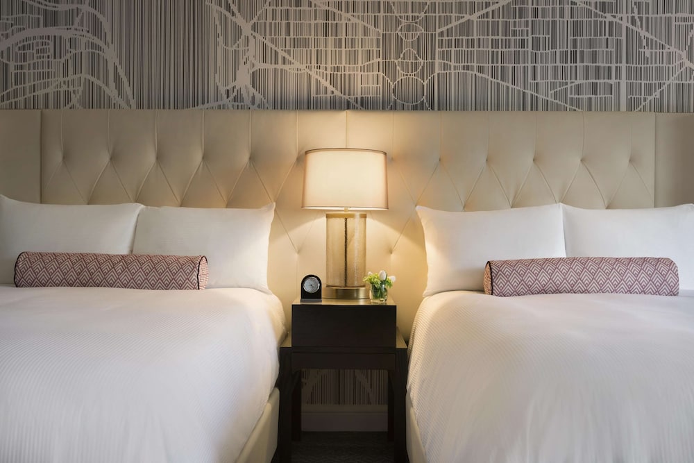 Fairmont, Signature Room, 2 Queen Beds - Photo 3