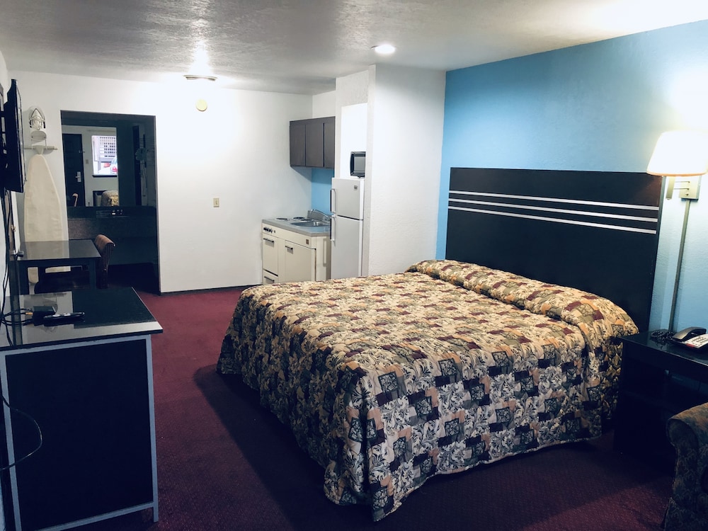 Studio, 1 King Bed, Kitchenette photo 1