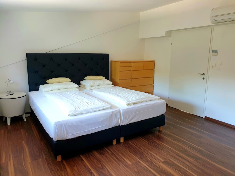 Suite, Multiple Beds, Non Smoking (Separate Living Room) photo 3