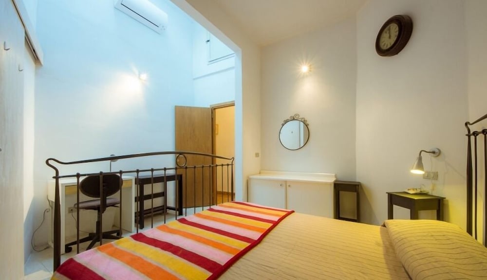 Apartment, 2 Bedrooms, Kitchen (Location: Via Ardiglione 12)