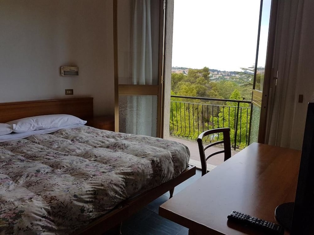 Single Room photo 2