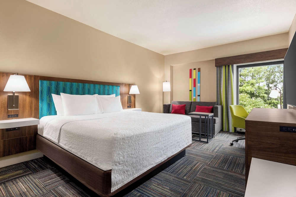Deluxe Room, 1 King Bed (Shower Only) - Photo 1