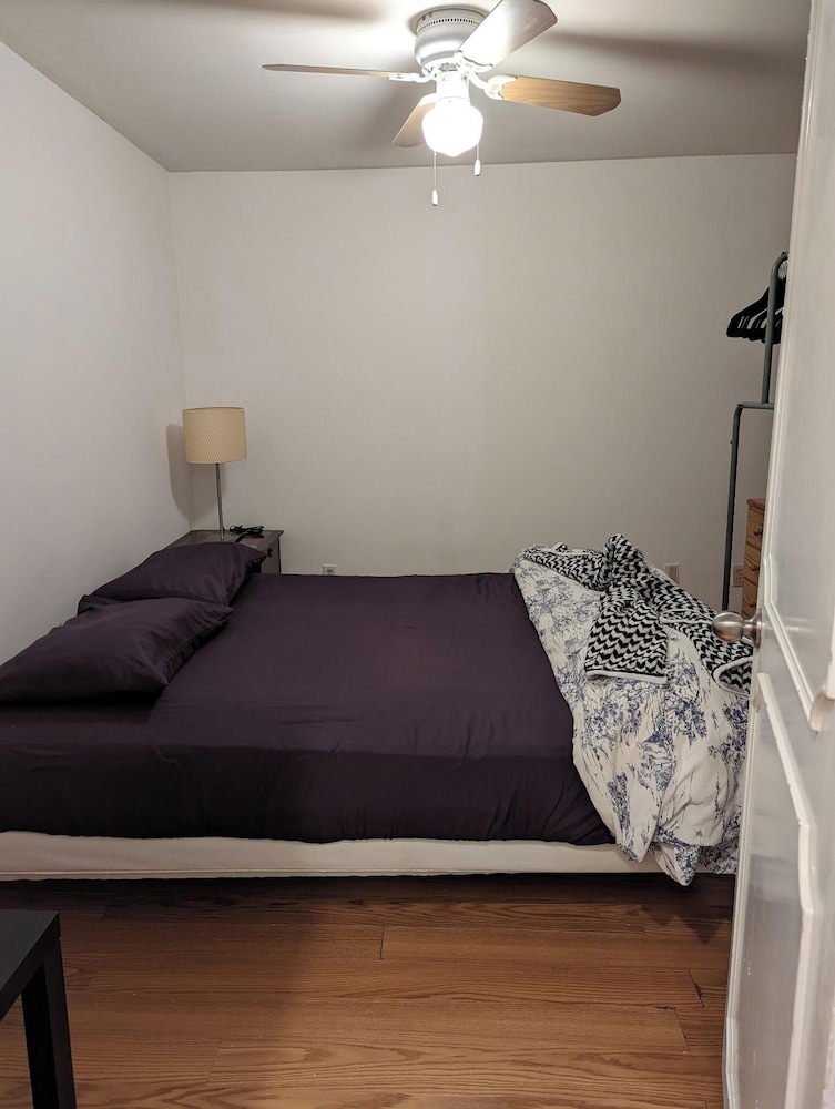 City Apartment (644 Queen St West - read checkin info)