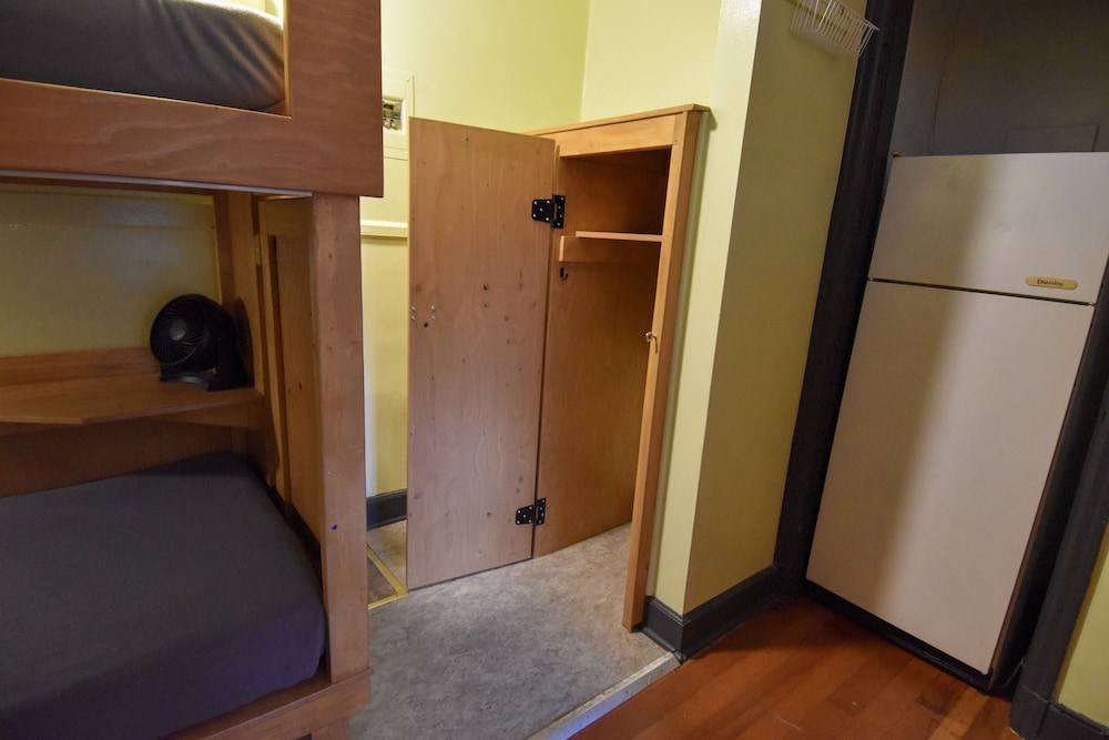Bed in Female Deluxe Dormitory (Shared Bathroom), photo 6