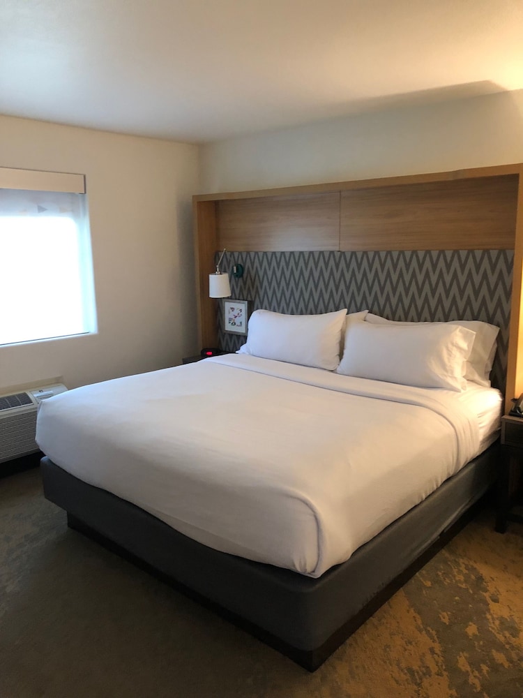Standard Room, 1 King Bed - Photo 1