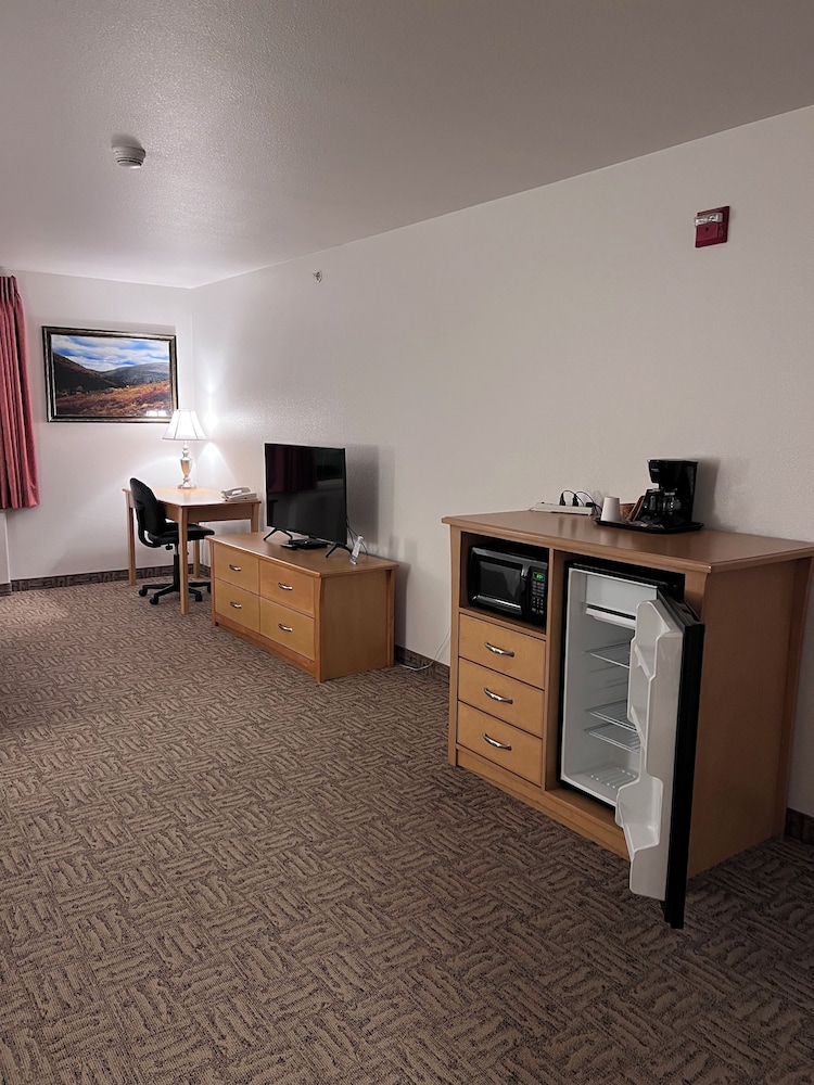 Handicap Accessible Queen Room photo 3