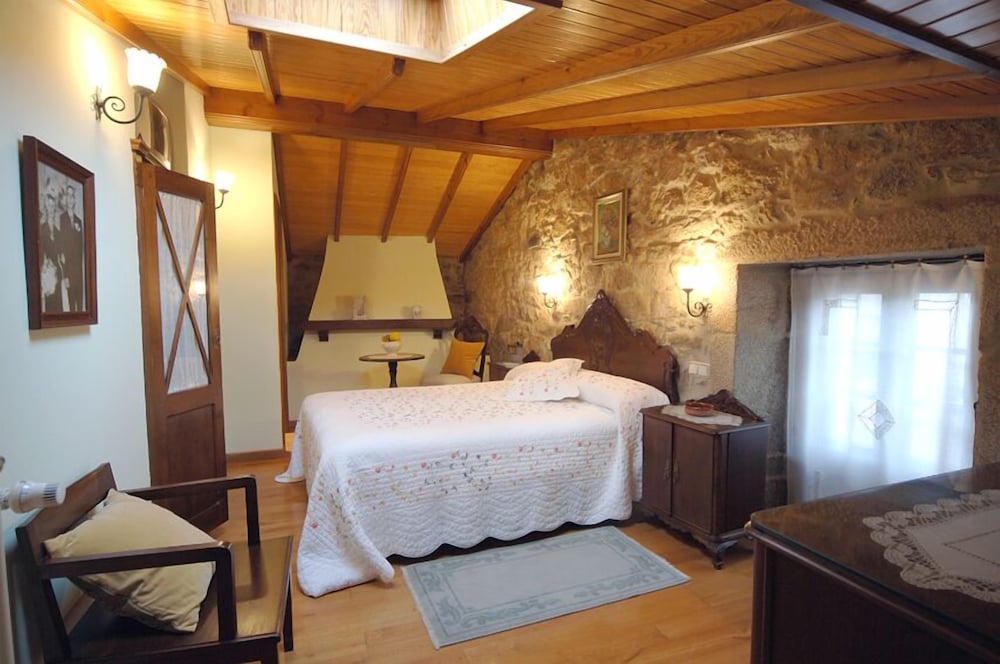 Habitación N.2, 1 cama de matrimonio, abuhardillada baja