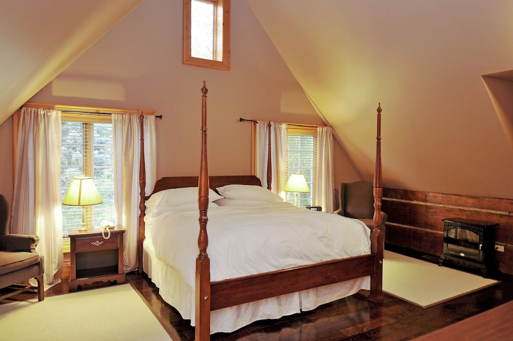 Dunsford House Suite, King Bed photo 1