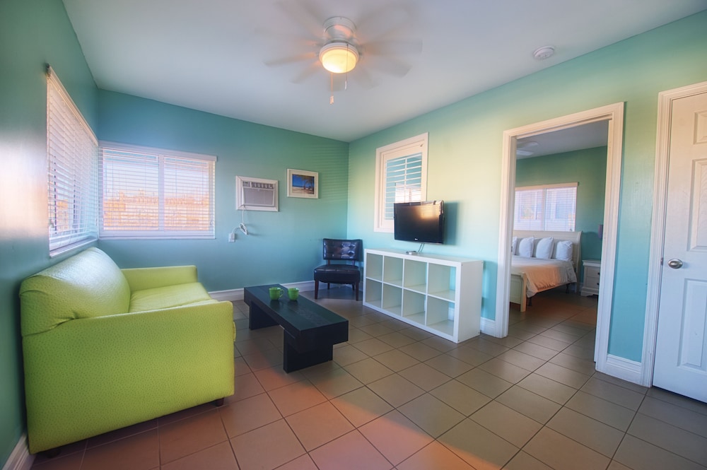 Standard Suite, 1 Bedroom - Photo 11