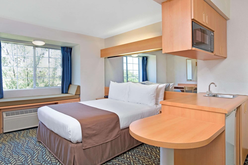 Studio Suite, 1 Queen Bed, Non Smoking - Photo 1