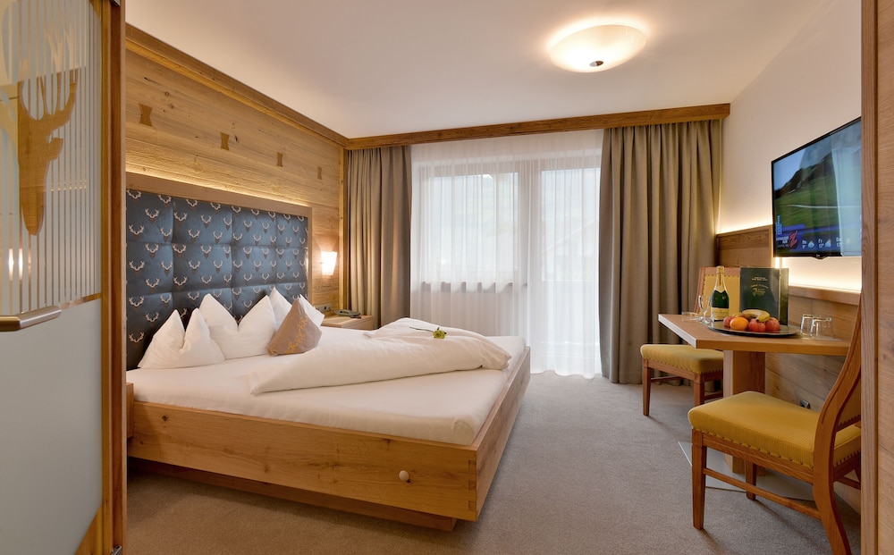 Comfort Double Room, Balcony, Mountain View (Falkennest Tirol) photo 1