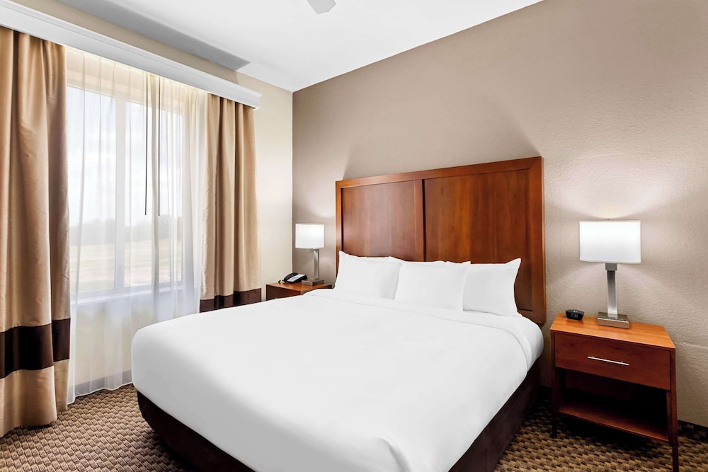 Suite, 1 King Bed, Non Smoking - Photo 1