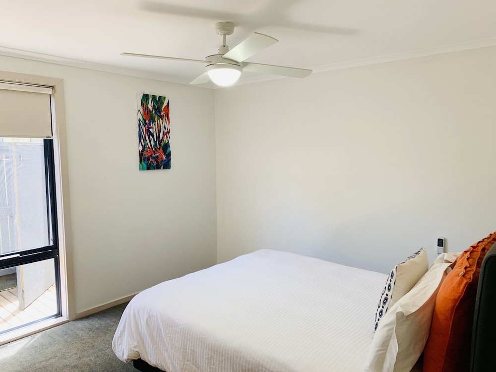 Comfort Apartment, 2 Bedrooms with Terrace photo 3