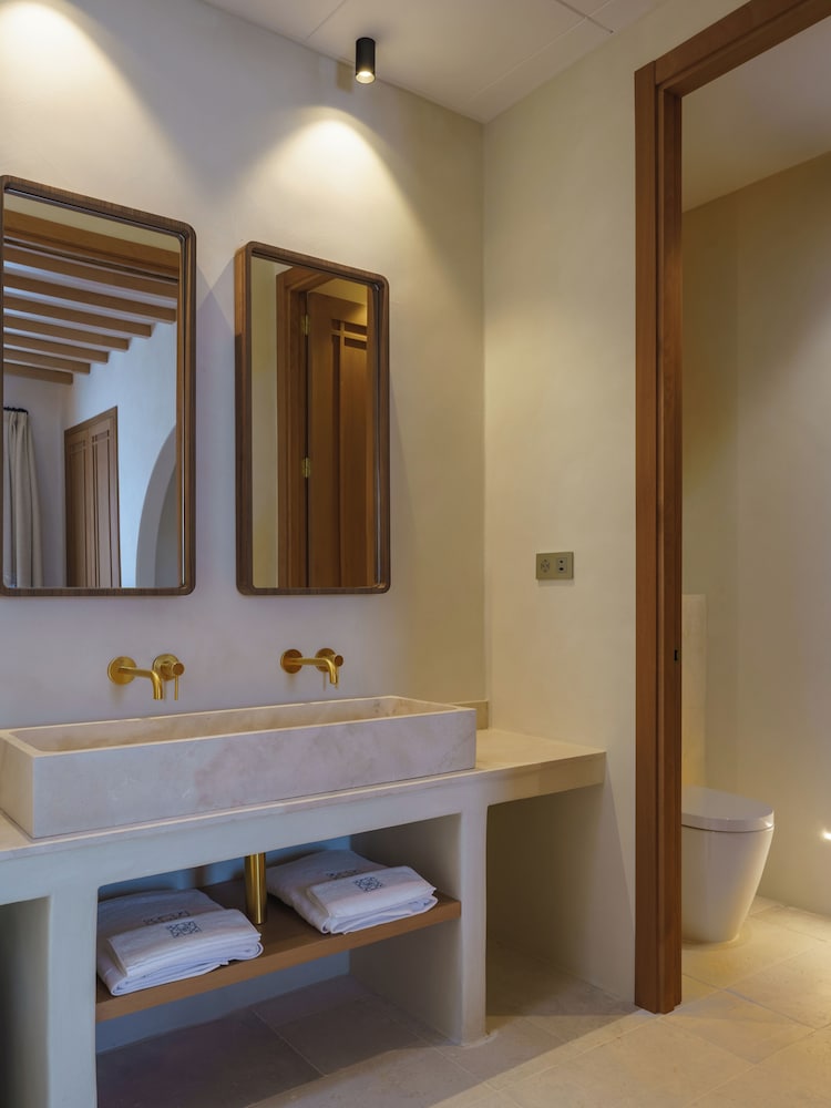 Deluxe Room - Photo 5
