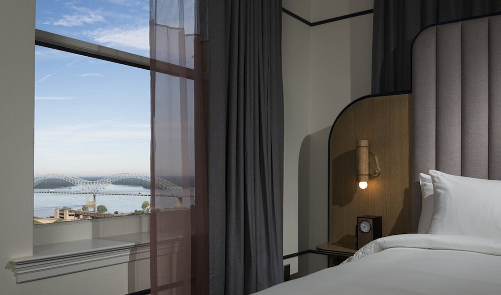 Deluxe Room, 1 King Bed - Photo 4