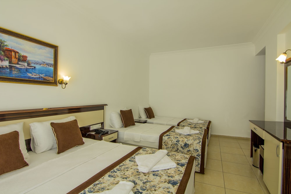 Grand Room, 1 Bedroom, Non Smoking photo 3