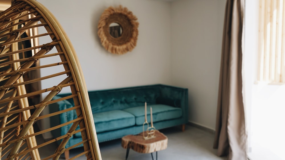 Suite, Hot Tub - Photo 4