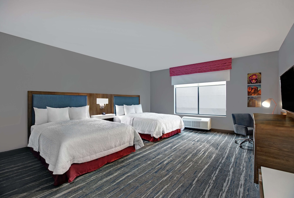 Room, 2 Queen Beds, Accessible, Bathtub - Photo 2