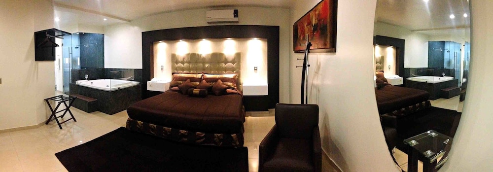 Romantic Suite, Jetted Tub
