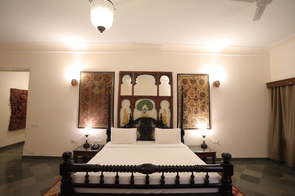 Deluxe Room, 1 King Bed - Photo 1