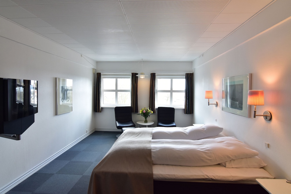 Standard Double or Twin Room - Photo 7