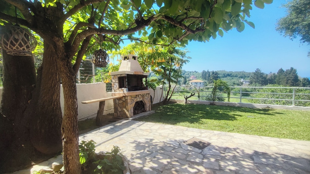 Standard Apartment, 2 Bedrooms, Partial Ocean View, Garden Area photo 2