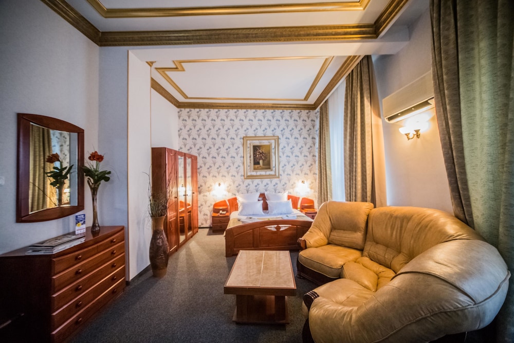 Deluxe Suite - Photo 6