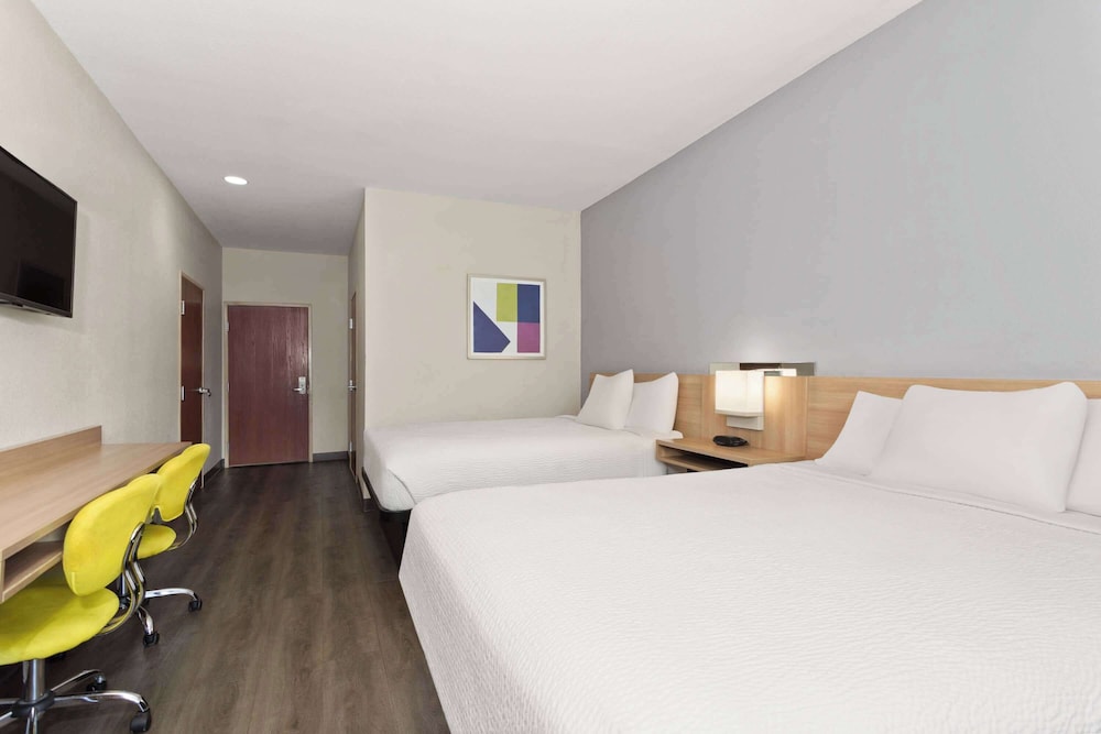 Standard Room, 2 Queen Beds - Photo 1