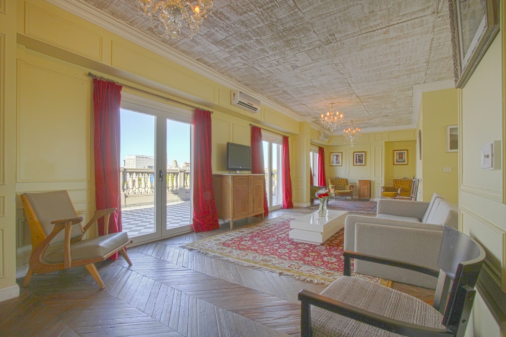 Deluxe Penthouse photo 1