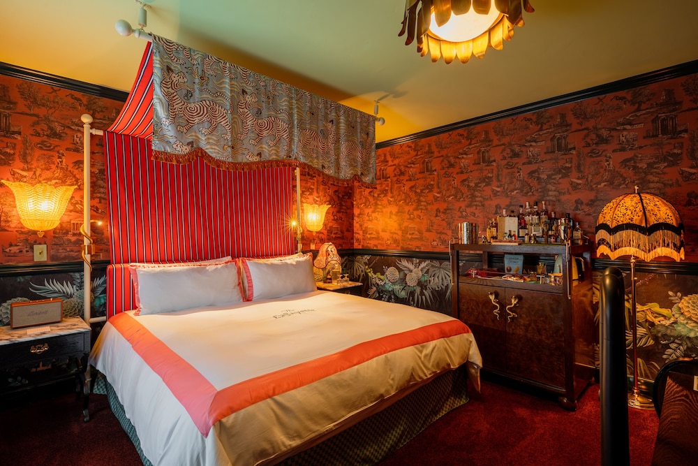 Petite Room, 1 King Bed