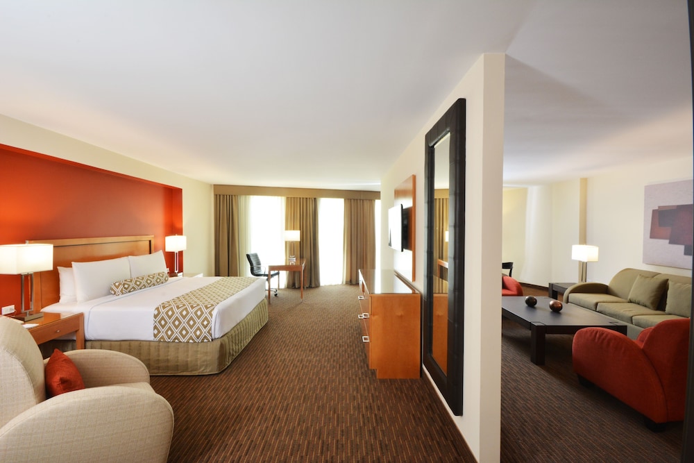 Junior Suite, 1 King Bed - Photo 3