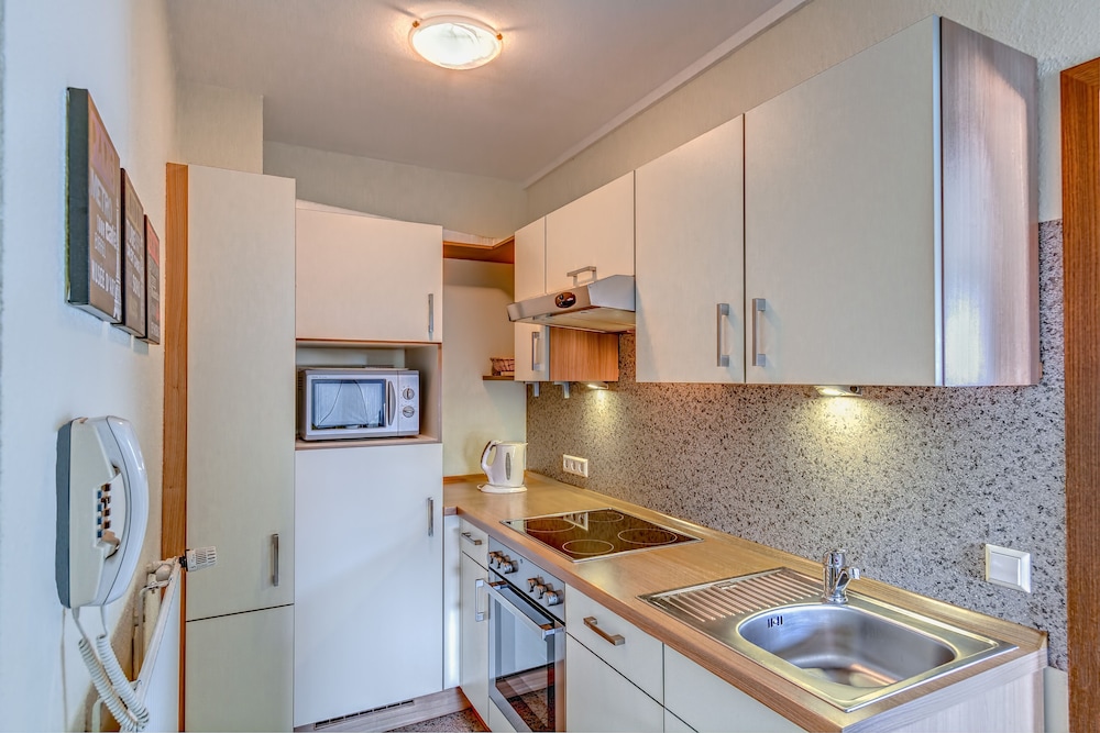 Basic Apartment - Photo 4