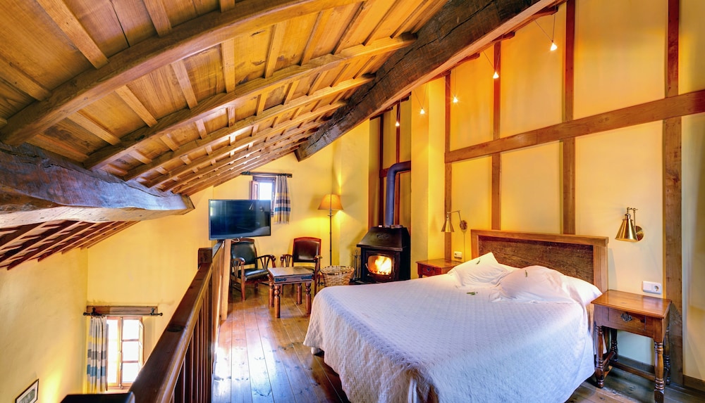 Junior Suite (2 Adults + 2 Children)