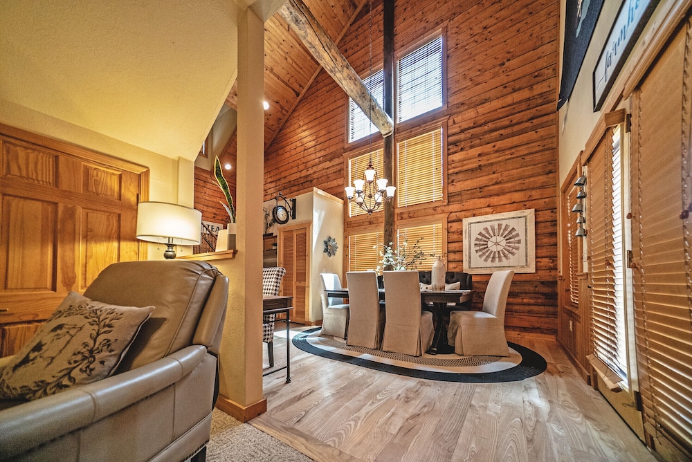 Family Cabin, 2 Bedrooms, Terrace photo 2