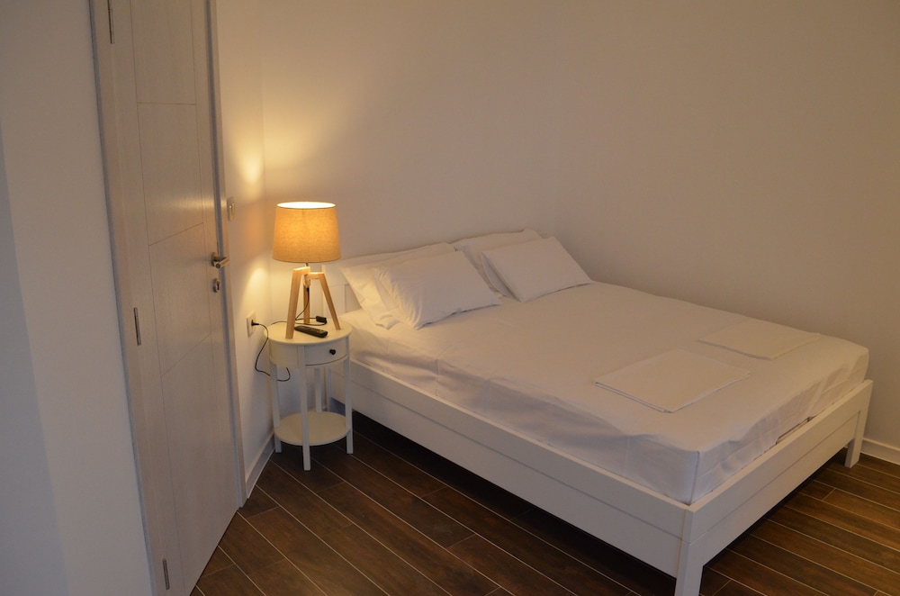 Exclusive Studio Suite, 1 Queen Bed photo 2