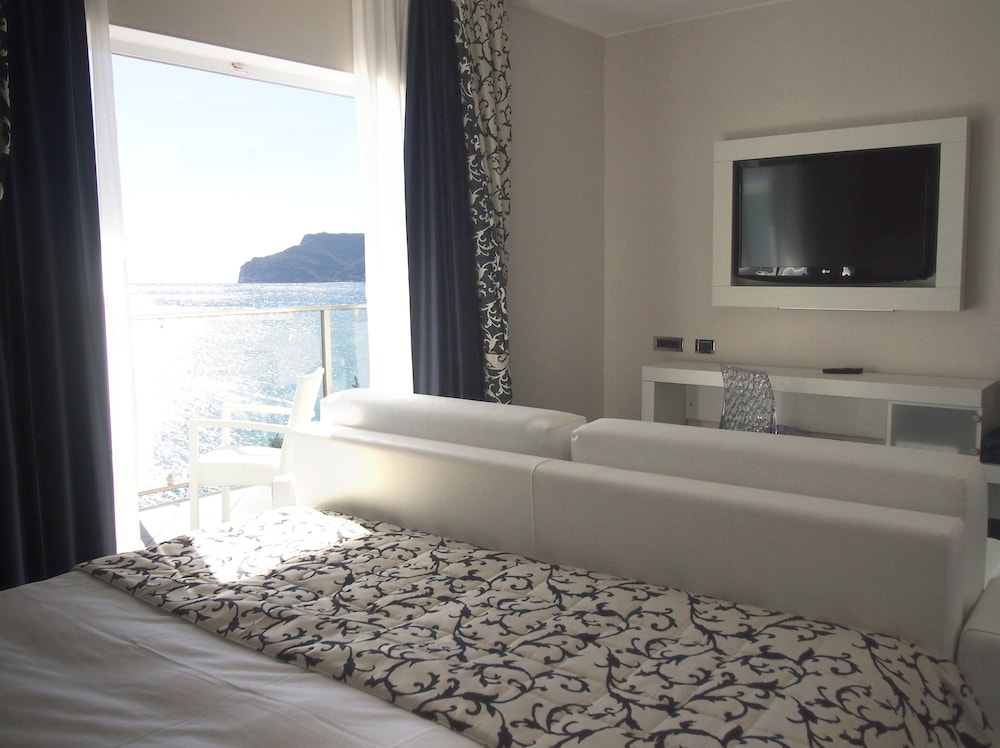 Superior Room, 1 King Bed with Sofa bed, Terrace, Sea View - Photo 3