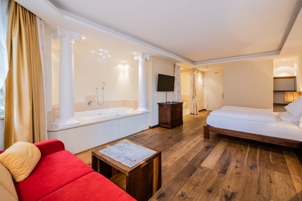 Suite Lifestyle photo 1
