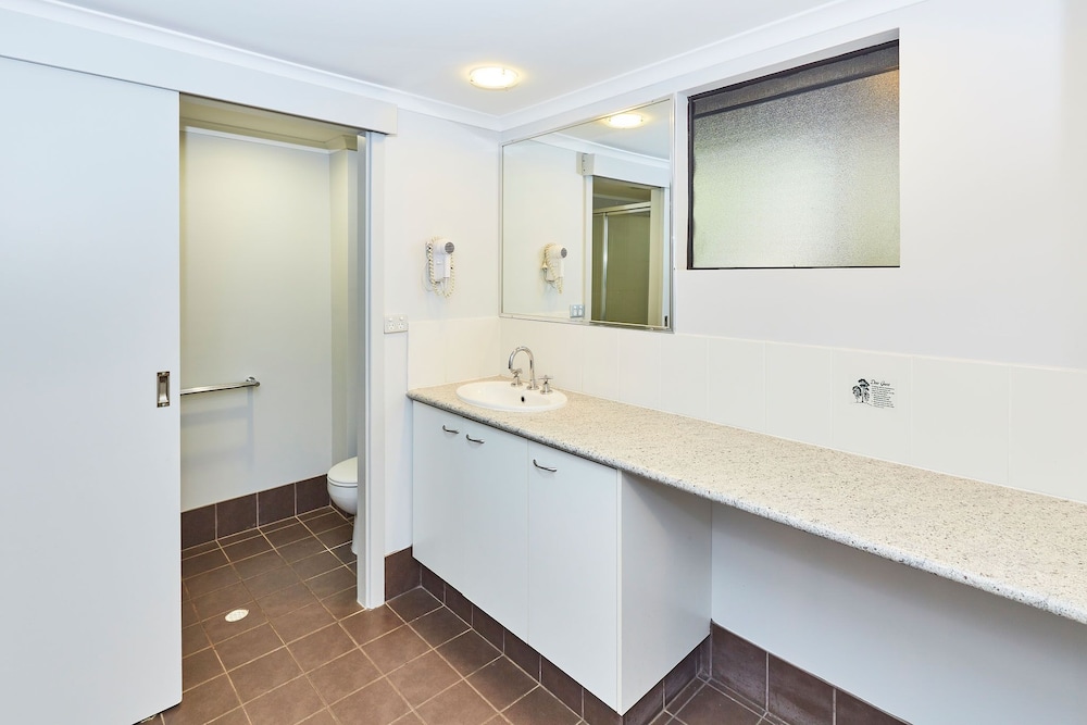 Lakeside Room - Photo 4