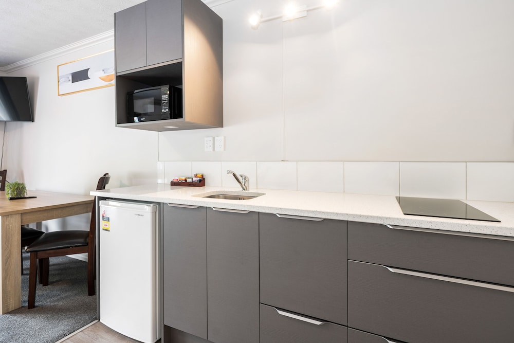 Basic Apartment photo 2