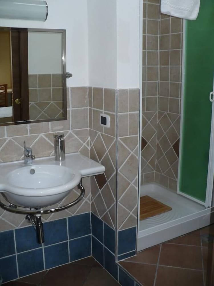 Standard Triple Room, Garden View photo 3
