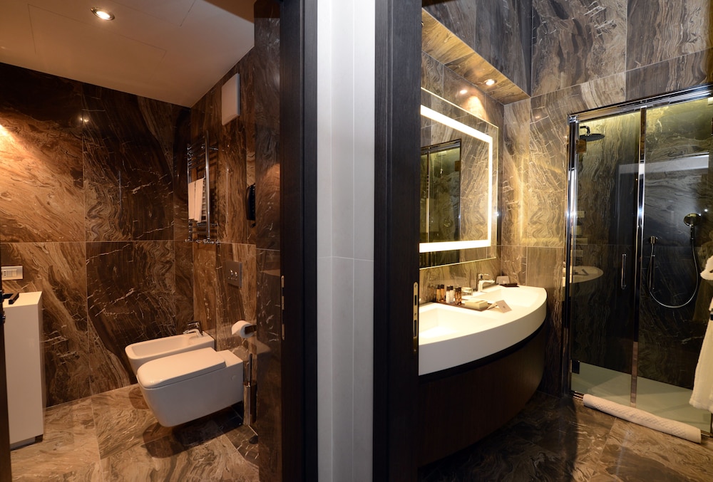 Suite (Riva, Canal View) thumbnail 6